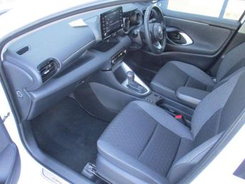 Toyota Yaris 1.5 Hybrid Design 5dr CVT