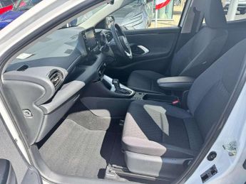 Toyota Yaris 1.5 Hybrid Design 5dr CVT
