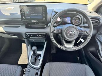 Toyota Yaris 1.5 Hybrid Design 5dr CVT