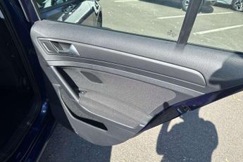 Volkswagen Golf 1.6 TDI SE [Nav] 5dr DSG