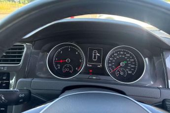 Volkswagen Golf 1.6 TDI SE [Nav] 5dr DSG