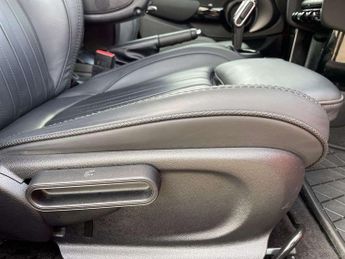 MINI Hatchback 5dr 1.5 Cooper Exclusive 5dr Auto