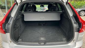 Volvo XC60 2.0 B5P R DESIGN 5dr AWD Geartronic