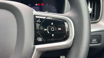Volvo XC60 2.0 B5P R DESIGN 5dr AWD Geartronic