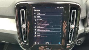 Volvo XC40 2.0 B3P Core 5dr Auto