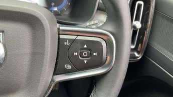 Volvo XC40 2.0 B3P Core 5dr Auto