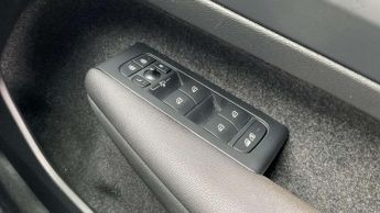 Volvo XC40 2.0 B3P Core 5dr Auto