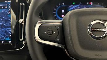 Volvo XC40 2.0 B3P Plus Dark 5dr Auto