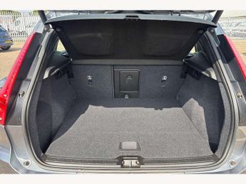 Volvo XC40 2.0 T4 Momentum Pro 5dr AWD Geartronic