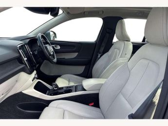 Volvo XC40 2.0 T4 Momentum Pro 5dr AWD Geartronic