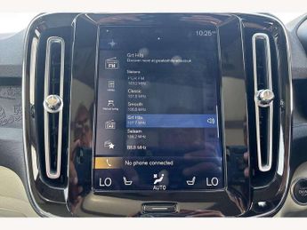 Volvo XC40 2.0 T4 Momentum Pro 5dr AWD Geartronic