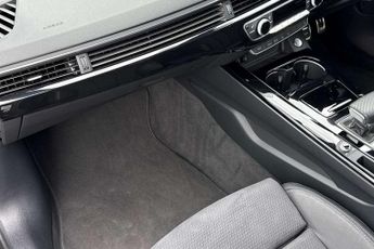 Audi A4 Avant 35 TDI Black Edition 5dr S Tronic