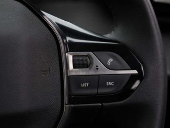 Peugeot 208 1.2 PureTech 100 Allure Premium + 5dr