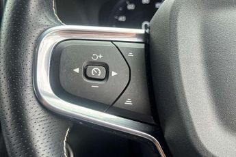 Volvo XC40 1.5 T3 [163] R DESIGN 5dr Geartronic