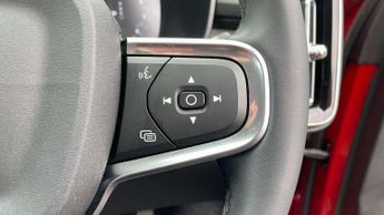 Volvo XC40 2.0 B4P Inscription 5dr Auto
