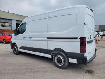 Renault Master MM35 Blue dCi 130 Advance Medium Roof Van