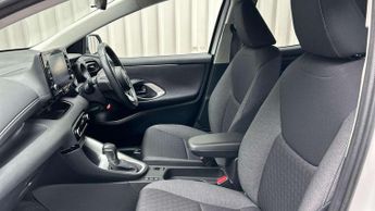 Toyota Yaris 1.5 Hybrid Design 5dr CVT