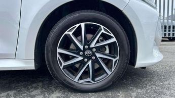 Toyota Yaris 1.5 Hybrid Design 5dr CVT