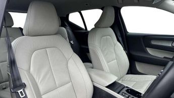Volvo XC40 2.0 B3P Plus Dark 5dr Auto