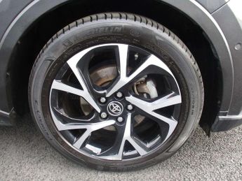 Toyota C-HR 1.8 Hybrid Design 5dr CVT