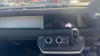 Land Rover Defender 3.0 D250 X-Dynamic SE 90 3dr Auto