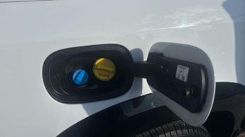 Land Rover Defender 3.0 D250 X-Dynamic SE 90 3dr Auto