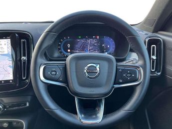 Volvo XC40 2.0 B3P Plus Dark 5dr Auto