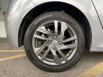 Peugeot 208 1.2 PureTech 100 Active Premium 5dr EAT8