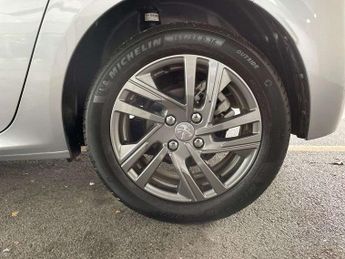 Peugeot 208 1.2 PureTech 100 Active Premium 5dr EAT8