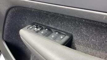 Volvo XC40 2.0 B4P R DESIGN Pro 5dr Auto