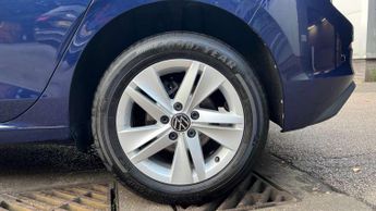 Volkswagen Golf 2.0 TDI Life 5dr DSG
