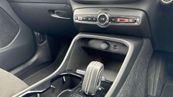Volvo XC40 2.0 T4 R DESIGN Pro 5dr AWD Geartronic