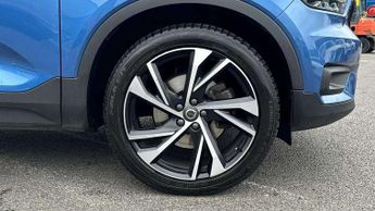 Volvo XC40 2.0 T4 R DESIGN Pro 5dr AWD Geartronic