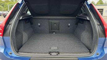 Volvo XC40 2.0 T4 R DESIGN Pro 5dr AWD Geartronic