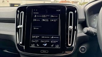Volvo XC40 2.0 T4 R DESIGN Pro 5dr AWD Geartronic