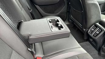 Volvo XC40 2.0 T4 R DESIGN Pro 5dr AWD Geartronic