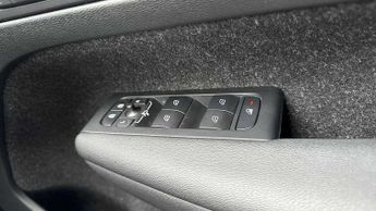 Volvo XC40 2.0 T4 R DESIGN Pro 5dr AWD Geartronic
