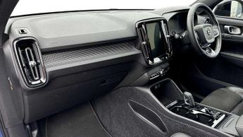 Volvo XC40 2.0 T4 R DESIGN Pro 5dr AWD Geartronic