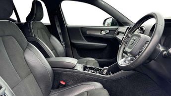 Volvo XC40 2.0 T4 R DESIGN Pro 5dr AWD Geartronic