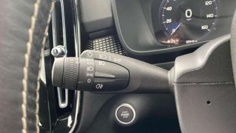 Volvo XC40 2.0 B4P R DESIGN 5dr AWD Auto