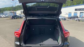 Volvo XC40 2.0 B3P Plus Dark 5dr Auto