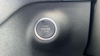 Volvo XC40 2.0 B3P Plus Dark 5dr Auto