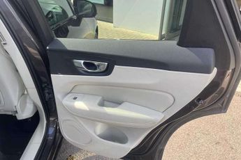 Volvo XC60 2.0 B5P Plus Dark 5dr AWD Geartronic