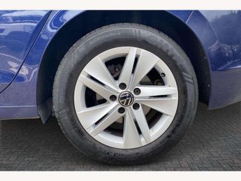 Volkswagen Golf 2.0 TDI Life 5dr DSG