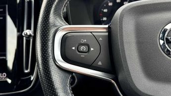 Volvo XC40 2.0 B4P R DESIGN 5dr Auto