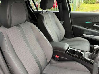 Peugeot 208 1.2 PureTech 100 Allure Premium + 5dr