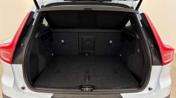 Volvo XC40 2.0 B3P Ultimate Dark 5dr Auto