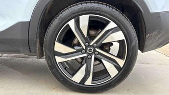 Volvo XC40 2.0 B3P Ultimate Dark 5dr Auto