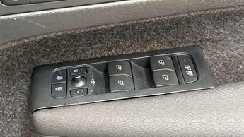 Volvo XC40 2.0 B3P Ultimate Dark 5dr Auto