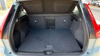Volvo XC40 2.0 T4 Momentum 5dr AWD Geartronic